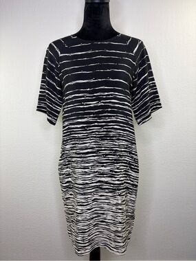 VINCE. 100% SILK BLACK CREAM STRIPE ABSTRACT SHORT SLEEVE DRESS SIZE EXTRA SMALL